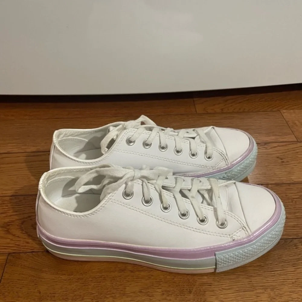 Converse Women's CTAS Lift OX sneaker Size 7.5 - Picture 1 of 9